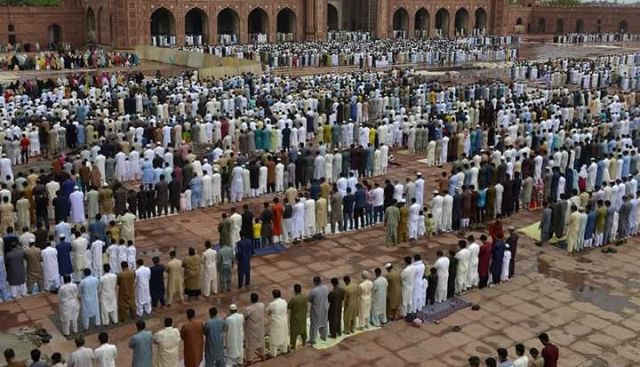 صلاة العيد حول العالم