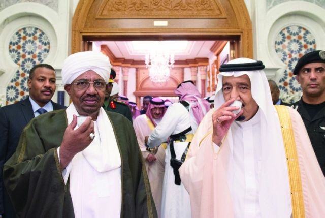 عمر البشير مع الملك سلمان في الرياض