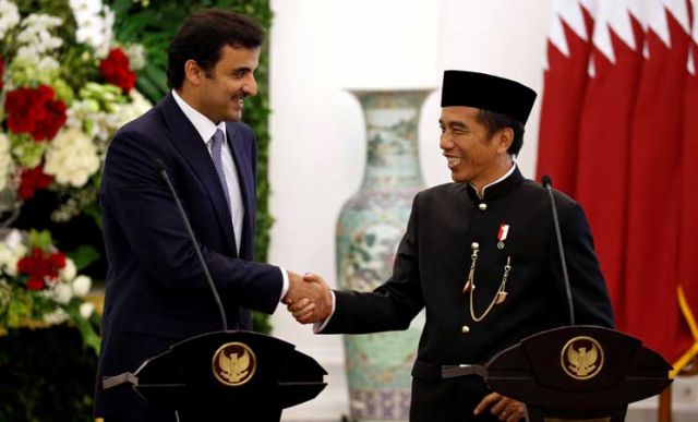 أمير قطر والرئيس الإندونيسي جوكو ويديدو