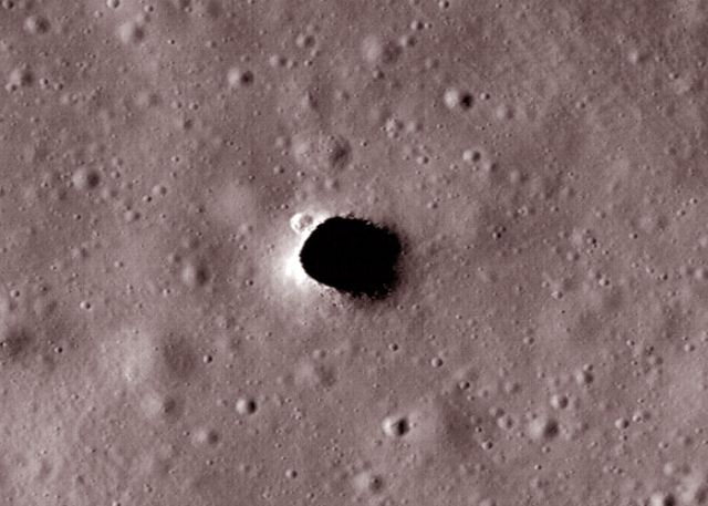 اكتشاف نفق على سطح القمر