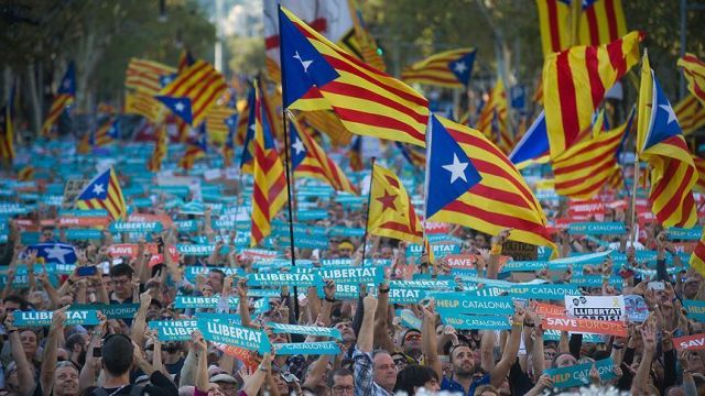 جماهير كتالونيا مع الانفصال