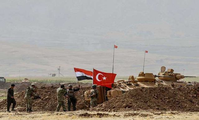 القوات التركية والعراقية على الحدود