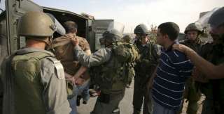 الجيش الإسرائيلي يعتقل 14 فلسطينيا في الضفة الغربية