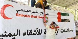 الإمارات تواصل توزيع المساعدات على الأسر اليمنية في المخا