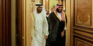 محمد بن سلمان ومحمد بن زايد يفاجئان جمهور “فورمولا إي” في الرياض (فيديو)