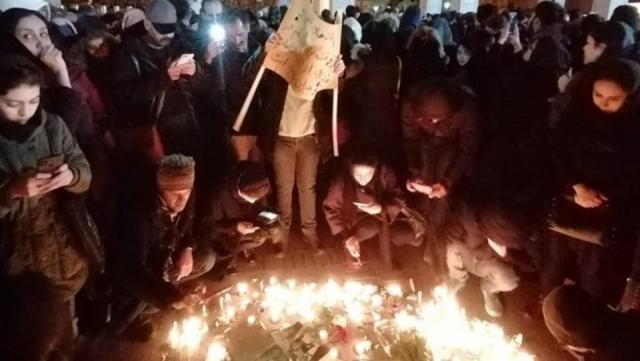 صور نشرتها وكالة فارس لتجمع طلابي في طهران حيث تم تمزيق صور قاسم سليماني - 11 يناير