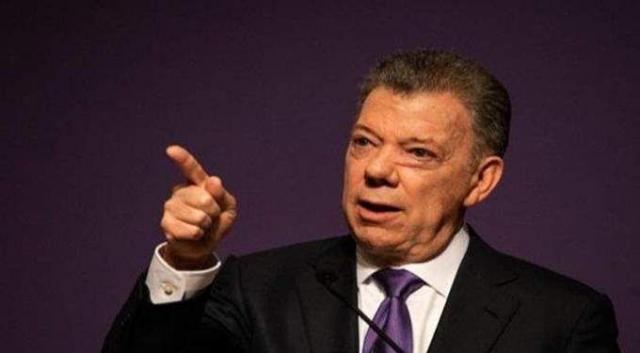 رئيس كولومبيا السابق يطلب العفو عن جرائم قتل الآلاف