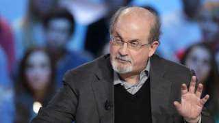 فيديو وصور | شرطة نيويورك تكشف هوية منفذ الهجوم على سلمان رشدي..