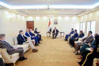 فيديو| تطرق إلى الهجوم الحوثي على طريق الكدحة.. رئيس الوزراء يستقبل في عدن بعثة وسفراء عدد من دول الاتحاد الأوروبي