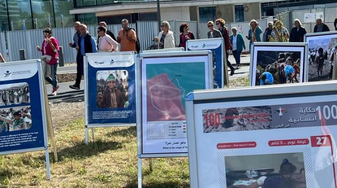 ”انتهاكات مليشيا الحوثي لاتسقط بالتقادم”.. معرض صور يمني أمام مقر البرلمان الأوروبي