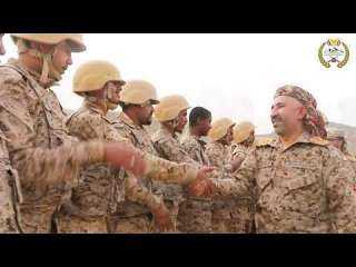 بالفيديو | قائد محور الرزامات يؤدي صلاة العيد ويهنئ القيادة العسكرية بحلول عيد الفطر المبارك
