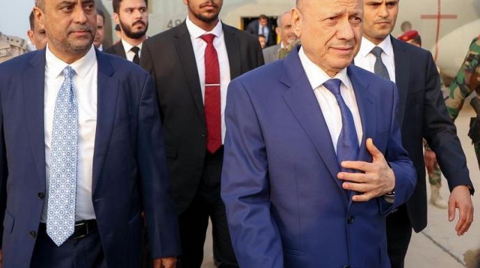 رئيس مجلس القيادة يعود الى العاصمة المؤقتة عدن