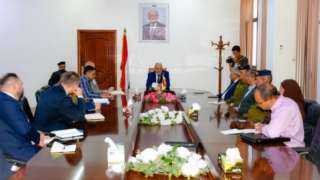 محافظ تعز يبحث جهود بناء السلام وتعزيز الاستقرار في المحافظة مع فريق أممي