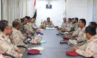قائد المنطقة العسكرية السادسة يناقش مع قيادات الوحدات الجاهزية القتالية