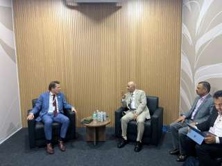 وزير المياه والبيئة يبحث مع مسؤول هولندي عدد من المشاريع والمبادرات المشتركة