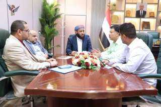 وزير الأوقاف والإرشاد يترأس اجتماعاً للجنة المناقصات والمزايدات