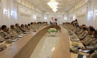 عضو مجلس القيادة العرادة يترأس اجتماعاً موسعاً للقيادات العسكرية في مأرب