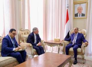 رئيس الوزراء يستقبل سفير الاتحاد الأوروبي لدى اليمن