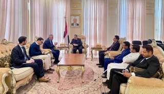 رئيس مجلس الشورى يبحث مع سفير الاتحاد الأوروبي جهود دعم السلام والاستقرار في اليمن