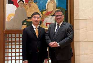 السفير باحميد يبحث مع مسؤول في الخارجية الفيتنامية مستجدات الأوضاع في اليمن