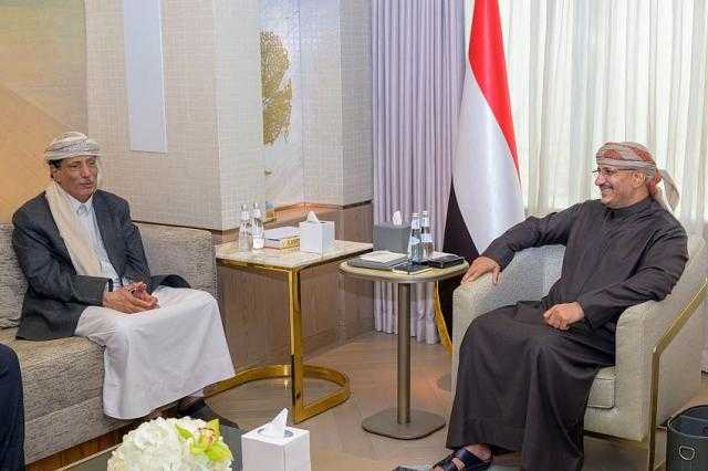 عضو مجلس القيادة طارق صالح يناقش اوضاع محافظة المهرة