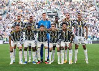 يوفنتوس يفوز على نابولي بثلاثية نظيفة في الدوري الإيطالي