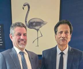 محافظ المهره يناقش مع السفير الأمريكي الأوضاع العامة في المحافظة