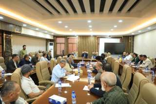 محافظ عدن يترأس اجتماعاً للمكتب التنفيذي ويشدد على رفع مستوى الأداء الخدمي [01/02/2026 04:25]