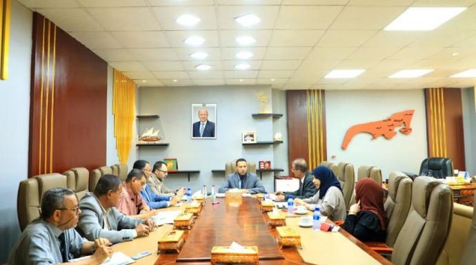 وزير الدولة محافظة عدن يؤكد أهمية تفعيل العمل المدني لخدمة المجتمع المحلي