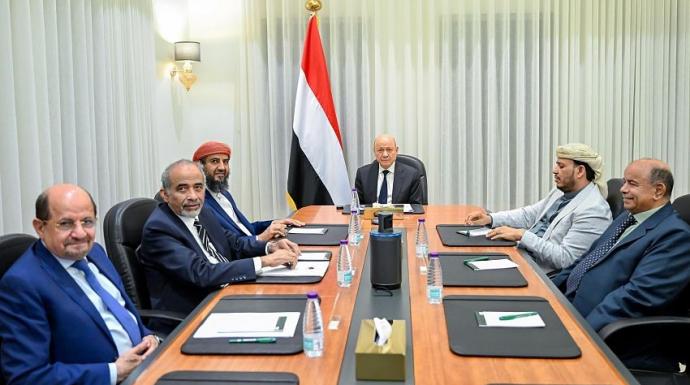 مجلس القيادة يناقش المستجدات الوطنية ويقر مقترح التشكيل الحكومي الجديد