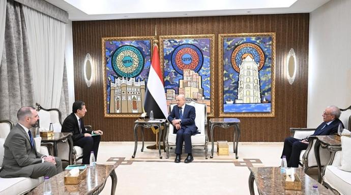 رئيس مجلس القيادة لوفد من المعهد الاوروبي للسلام: التعامل مع الحوثيين كفاعل طبيعي هو خطأ بنيوي يهدد باستدامة الحروب والمعاناة