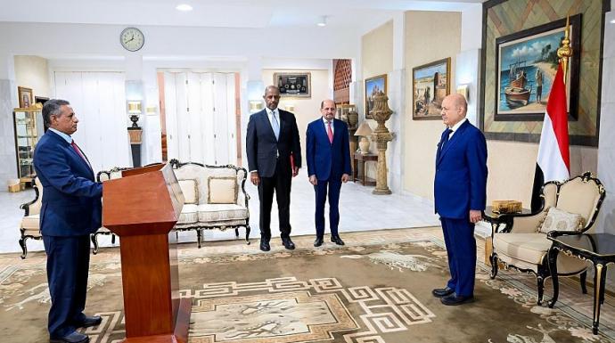 وزير التعليم العالي والبحث العلمي يؤدي اليمين الدستوري امام رئيس مجلس القيادة الرئاسي