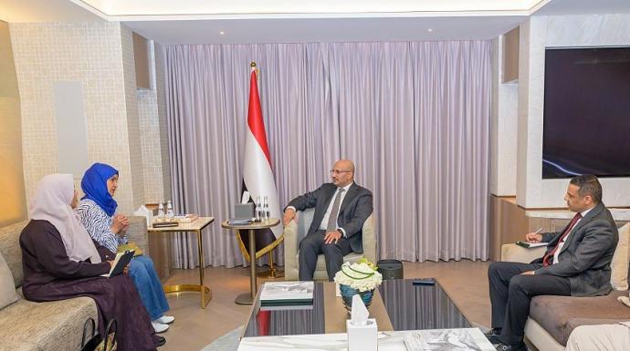 عضو مجلس القيادة طارق صالح يلتقي وزيرتي الشؤون القانونية وشؤون المرأة