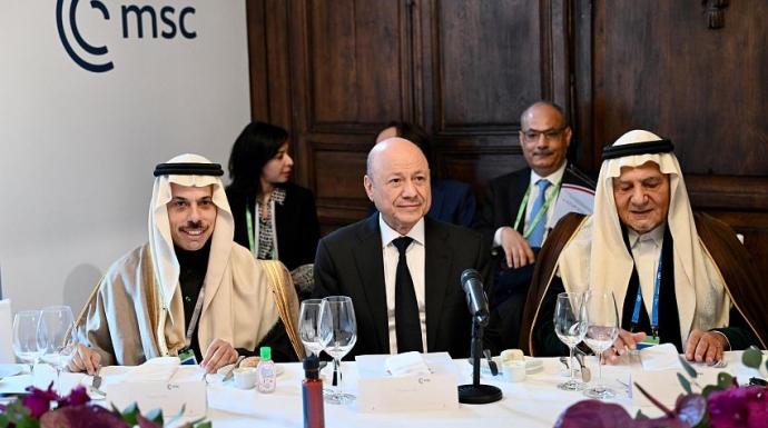 رئيس مجلس القيادة: الاندماج في المنظومة الخليجية يبدأ بالتصالح الداخلي وتجريم النزعات الطائفية والسلاح المنفلت