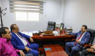 لقاء في عدن يقر بدء توريد إيرادات كهرباء لحج إلى البنك المركزي