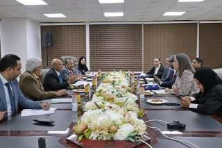 محافظ البنك المركزي يبحث مع البنك الدولي جهود تخفيف تداعيات الصراع القائم في المنطقة