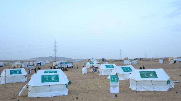 مركز الملك سلمان للإغاثة يدشّن توزيع خيام وحقائب إيوائية للمتضررين من الأمطار والرياح بمأرب