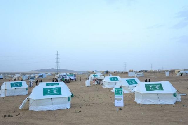 مركز الملك سلمان للإغاثة يدشّن توزيع خيام وحقائب إيوائية للمتضررين من الأمطار والرياح بمأرب