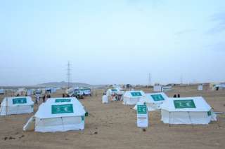 مركز الملك سلمان للإغاثة يدشّن توزيع خيام وحقائب إيوائية للمتضررين من الأمطار والرياح بمأرب