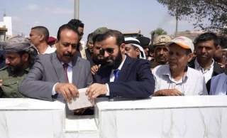 وزير الأشغال ومحافظ أبين يضعان حجر الأساس لمشروع تأهيل وصيانة طريق جعار - باتيس