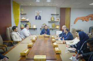 محافظ عدن يبحث مع وفد المنظمة الدولية للهجرة تسريع برامج العودة الطوعية للمهاجرين غير الشرعيين