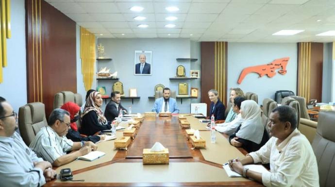 محافظ عدن يبحث مع السفيرة الهولندية تعزيز التعاون التنموي والخدمي