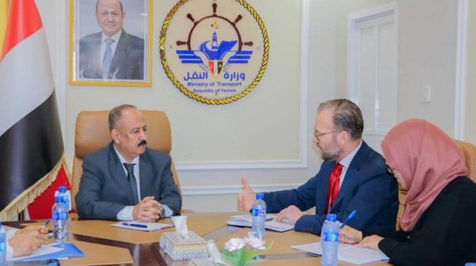 الوزير العمري يبحث مع مستشار المبعوث الأممي سبل دعم وتطوير قطاعات النقل