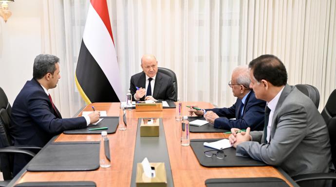 رئيس مجلس القيادة: معركة استعادة مؤسسات الدولة تبدأ من استقرار المحافظات المحررة