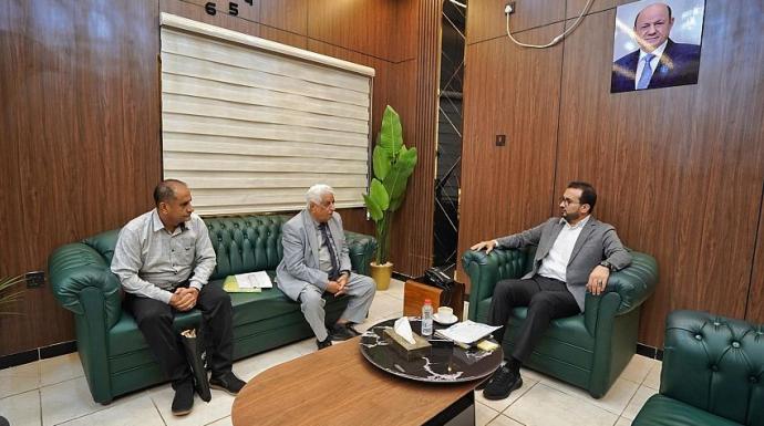 وزير الخدمة المدنية يناقش ملف تسويات الكادر الأكاديمي والإداري في عدد من الجامعات