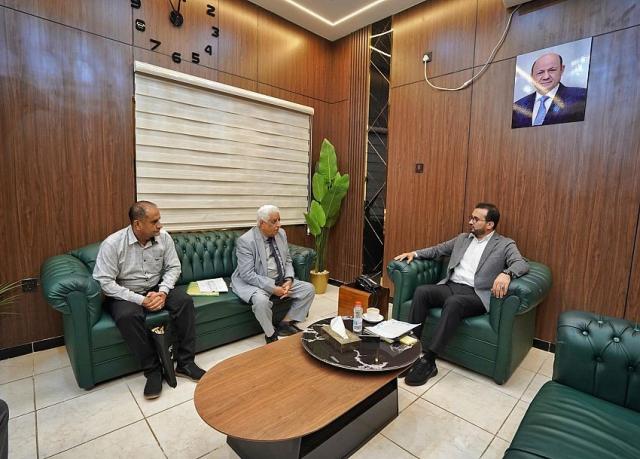 وزير الخدمة المدنية يناقش ملف تسويات الكادر الأكاديمي والإداري في عدد من الجامعات