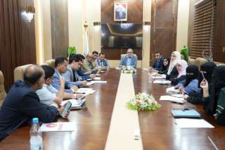وزير الصحة يناقش الوضع الوبائي والإجراءات الوقائية في عدن