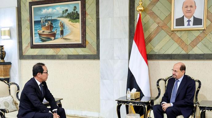 رئيس الوزراء وزير الخارجية وشؤون المغتربين يستقبل السفير الياباني لدى اليمن