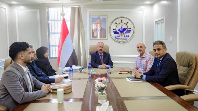 وزير النقل يبحث مع شركة (فالار) الأمريكية آليات تطوير أمن الطيران وتأهيل الكوادر الوطنية