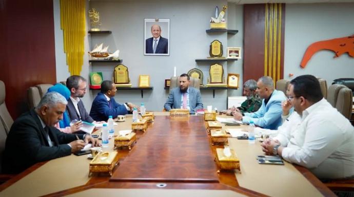محافظ عدن يبحث مع المدير القُطري لبرنامج الغذاء العالمي آفاق التعاون وتعزيز العمل الإنساني